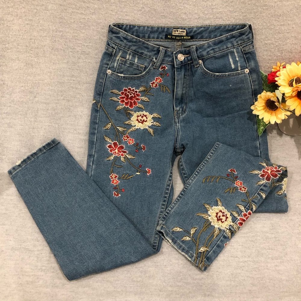 NWOT - Floral Embroidered Blue Denim Ankle Jeans